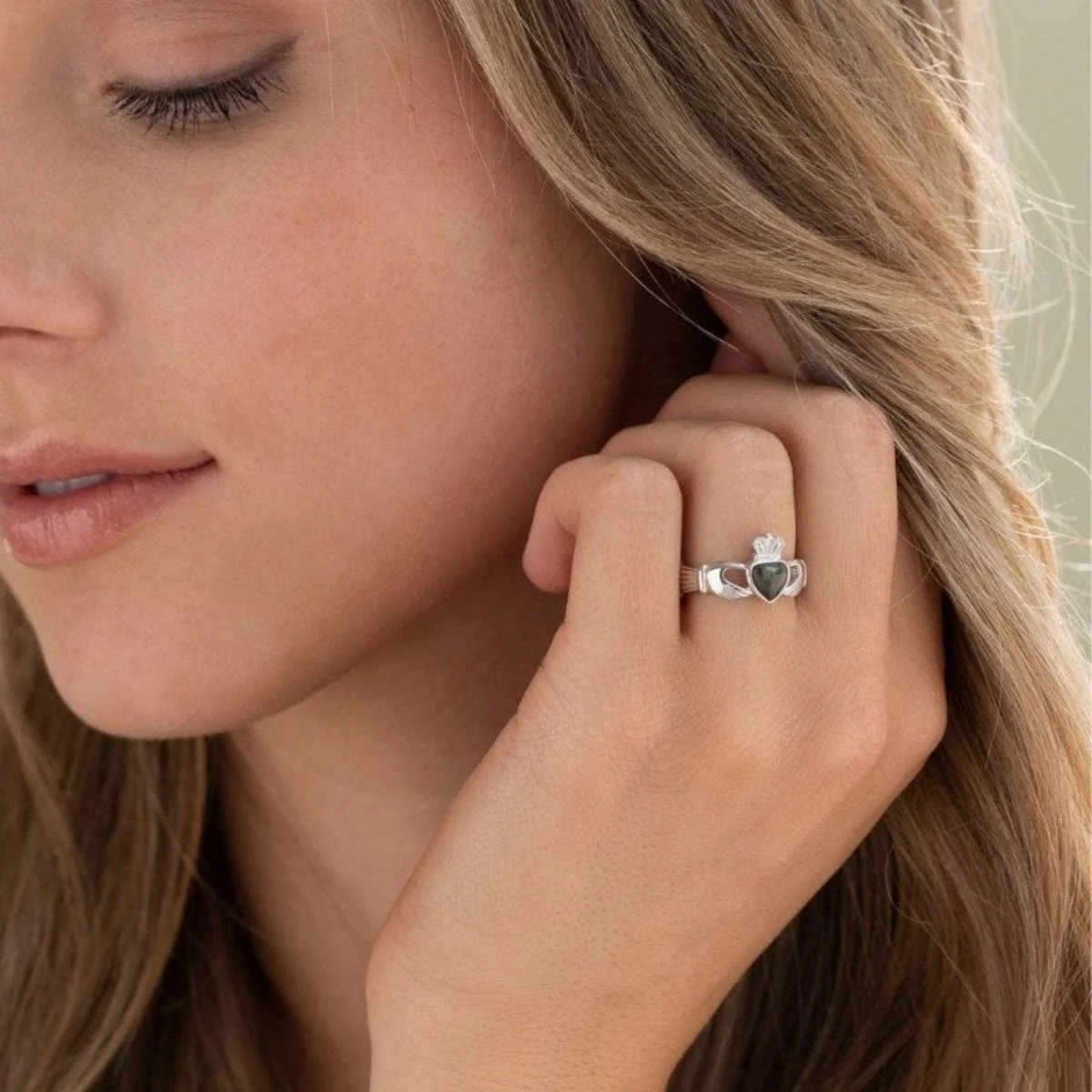 Sterling Silver and Connemara Marble Woven Claddagh Ring - Image 6